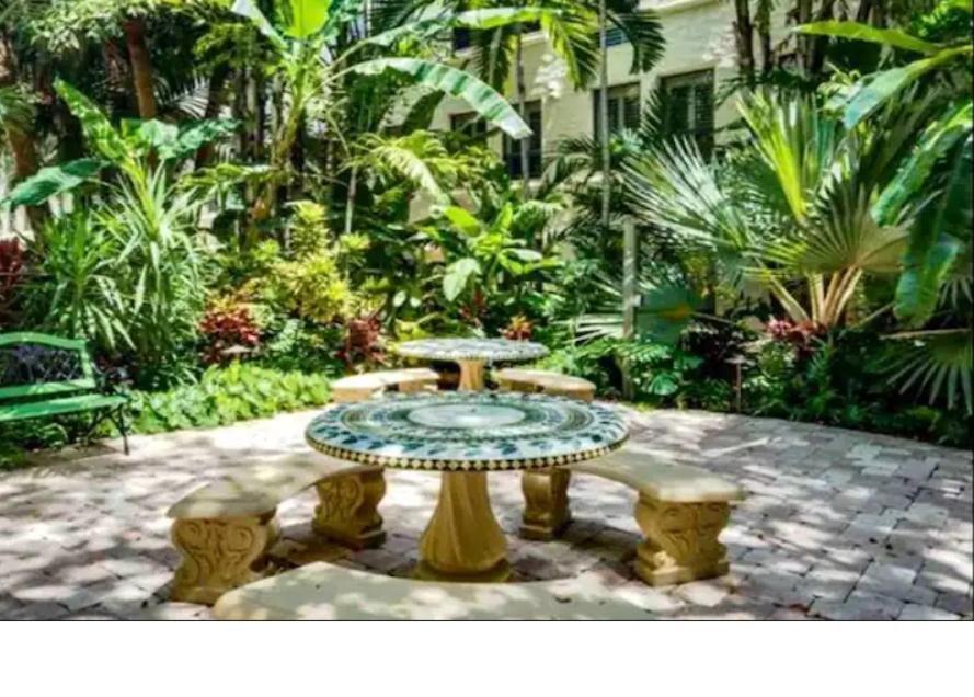Romantic Studio In The Heart Of Palm Beach - Free Valet Service Exterior photo